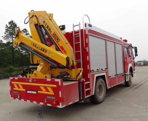 HOWO 4X2 Rescue Engine Fire Truck High Capacity With 5 Ton Crane
