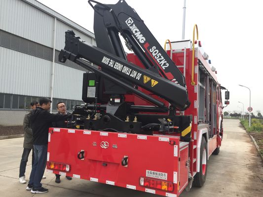 HOWO 4X2 Rescue Engine Fire Truck High Capacity With 5 Ton Crane