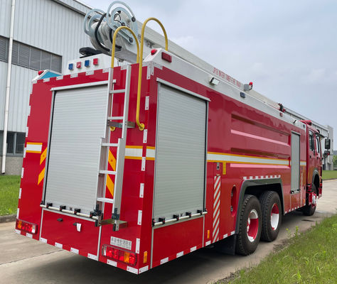SINOTRUK 336KW Water Rescue Fire Truck 6x4 With 10t Water 2t Foam Capacity